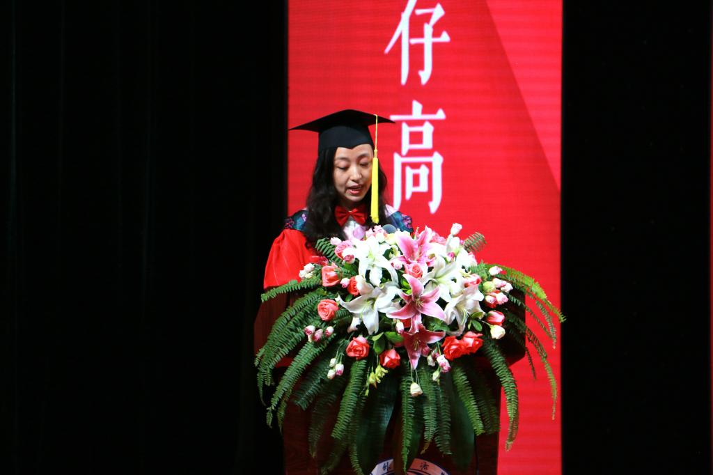 教师代表赵奂老师讲话